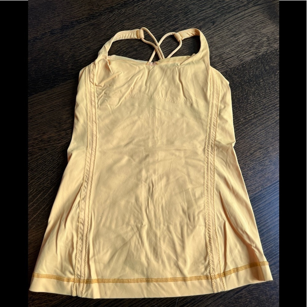 Woman’s Lululemon top - Picture 1 of 3
